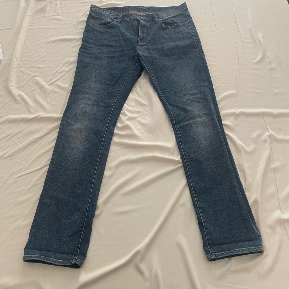 John Varvatos Men's Bowery Slim Straight Fit Jeans. Size 33. Wash: medium blue